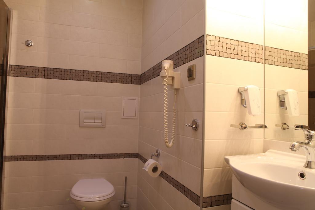 Hotel Srodmiejski Ζιελόνα Γκόρα Εξωτερικό φωτογραφία