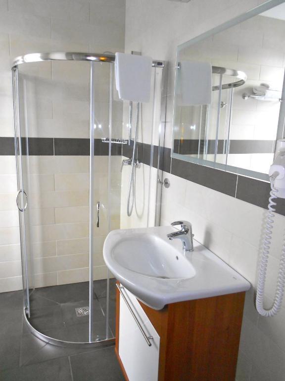 Hotel Srodmiejski Ζιελόνα Γκόρα Δωμάτιο φωτογραφία