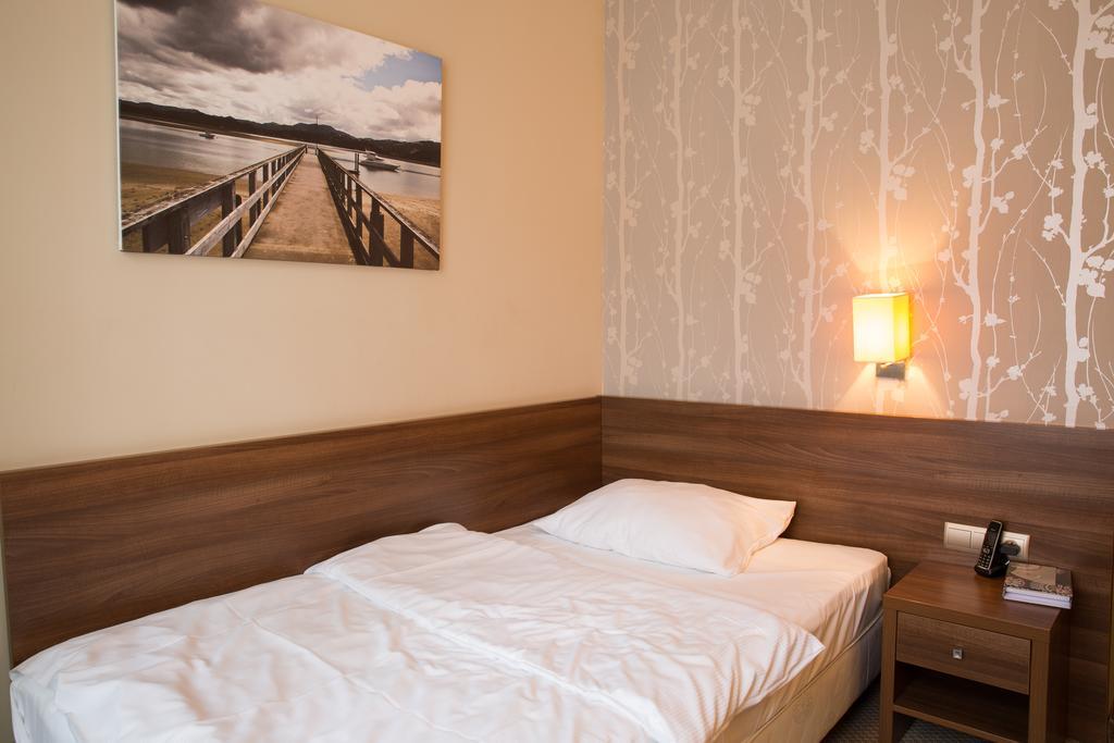 Hotel Srodmiejski Ζιελόνα Γκόρα Εξωτερικό φωτογραφία