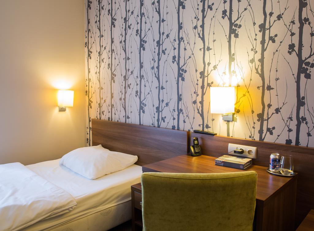 Hotel Srodmiejski Ζιελόνα Γκόρα Εξωτερικό φωτογραφία