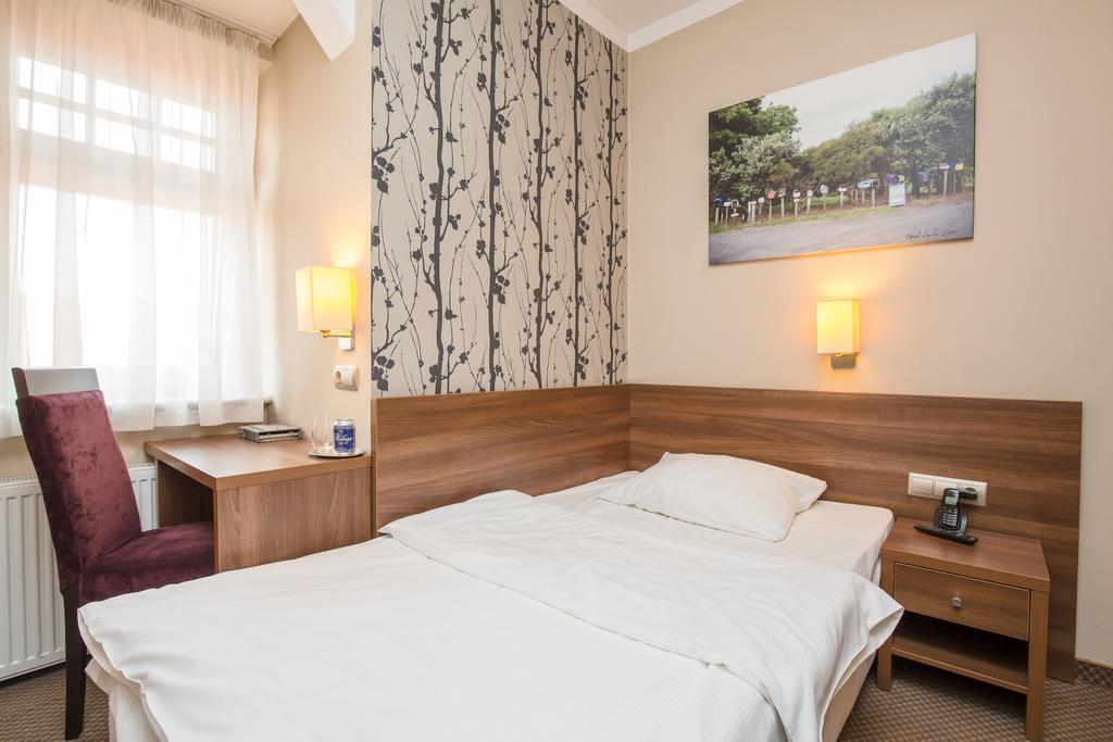 Hotel Srodmiejski Ζιελόνα Γκόρα Εξωτερικό φωτογραφία