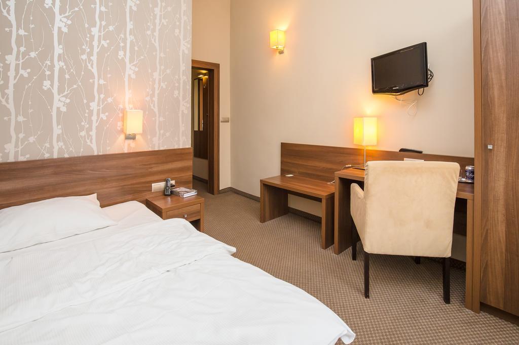Hotel Srodmiejski Ζιελόνα Γκόρα Εξωτερικό φωτογραφία