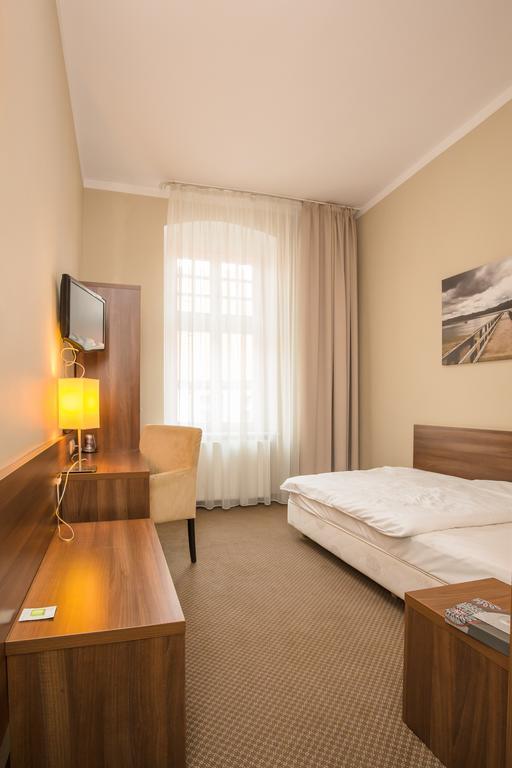 Hotel Srodmiejski Ζιελόνα Γκόρα Εξωτερικό φωτογραφία