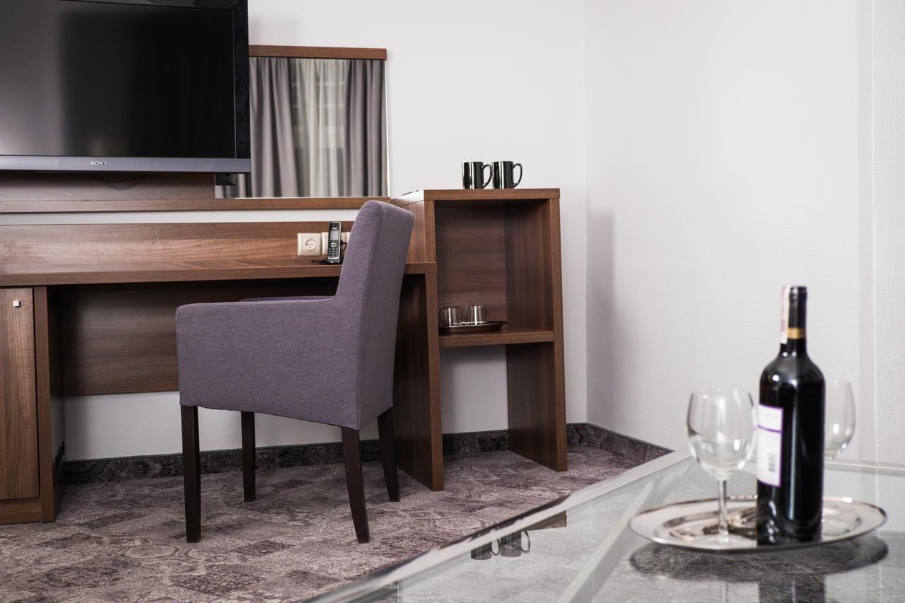 Hotel Srodmiejski Ζιελόνα Γκόρα Εξωτερικό φωτογραφία