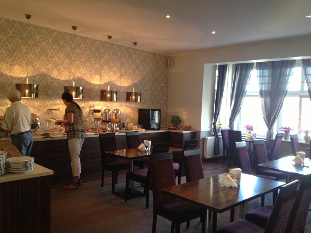 Hotel Srodmiejski Ζιελόνα Γκόρα Εξωτερικό φωτογραφία